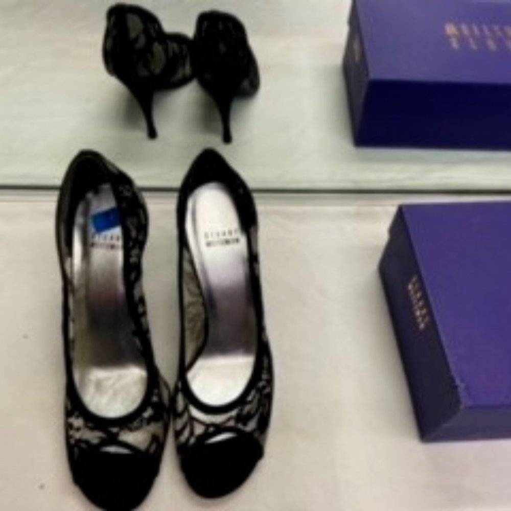 Stuart Weitzman lace heeled pump size 7